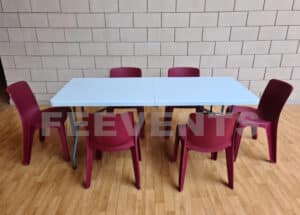 Table pliante et chaise monobloc rouge bordeaux
